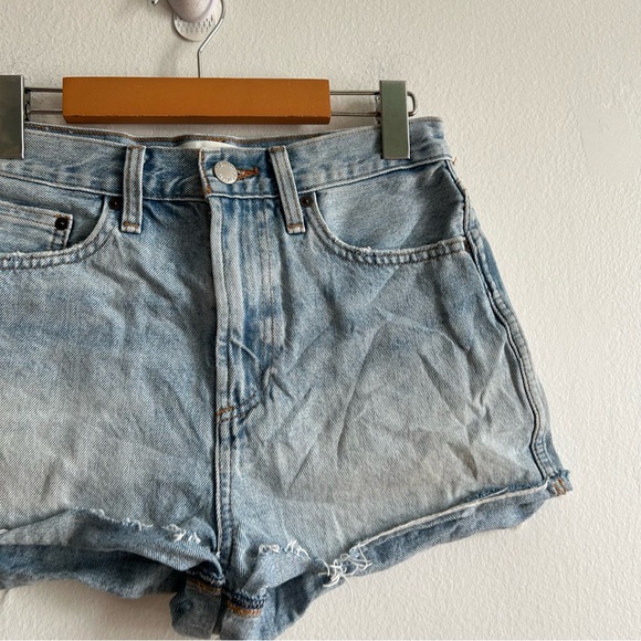 Aritzia Denim Forum The Farrah Cheeky Short - Picture 4 of 9